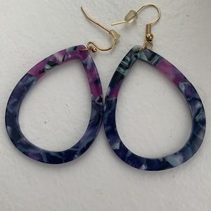 Acrylic elongated hoop earrings in multicolor purple